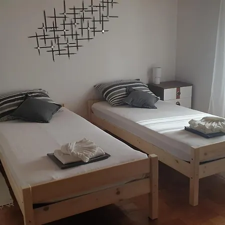 Apartament Lusi Buzdohanj