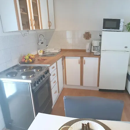 Lusi Apartment Buzdohanj